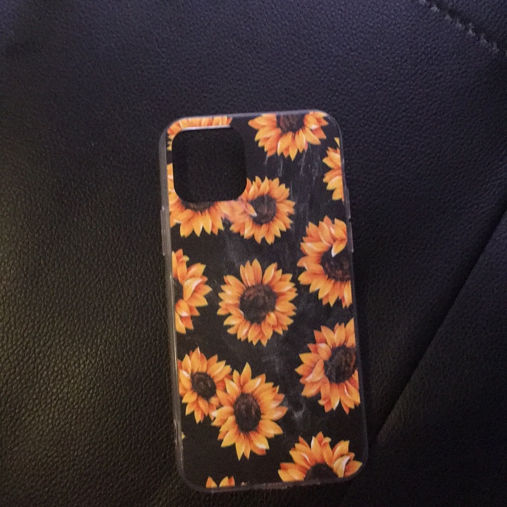A sunflower phone case iPhone 11